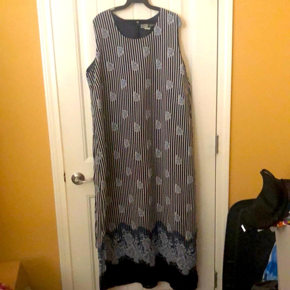 Maxi Dress/Navy and white